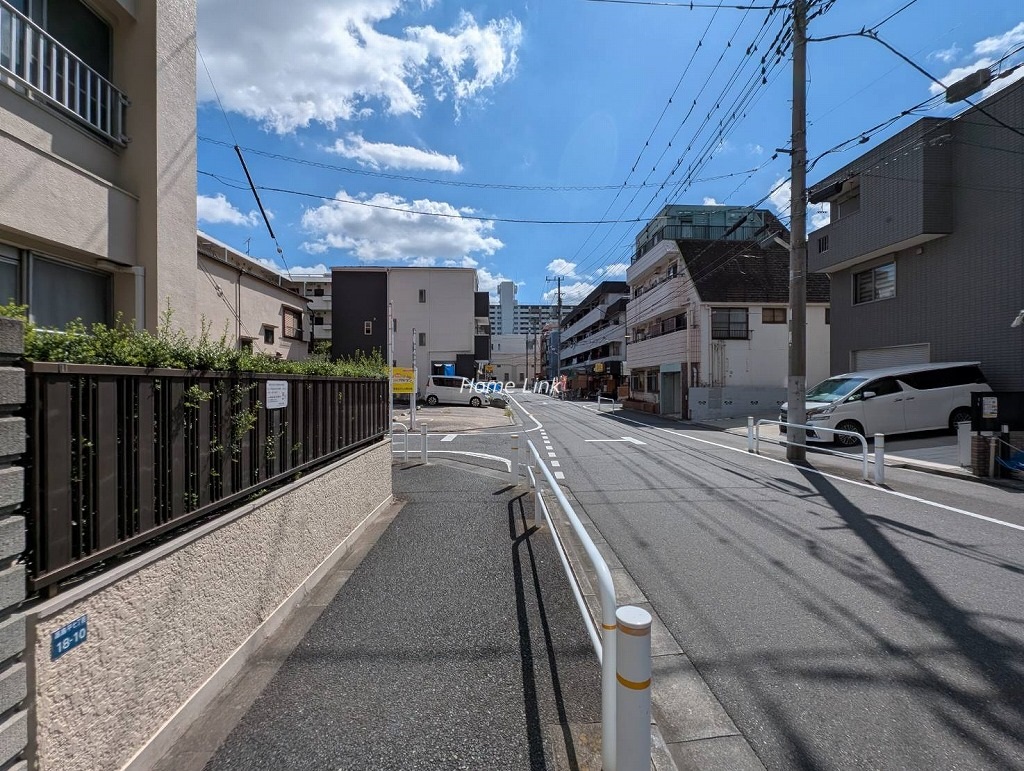 高島平第二ローヤルコーポ　西側 前面道路歩道
